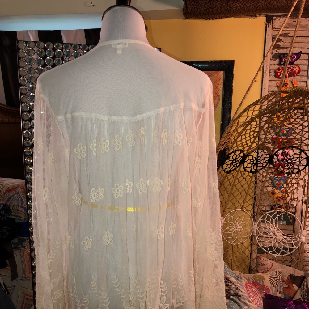 Ivory lace ‘jacket’ - Picture 2 of 3